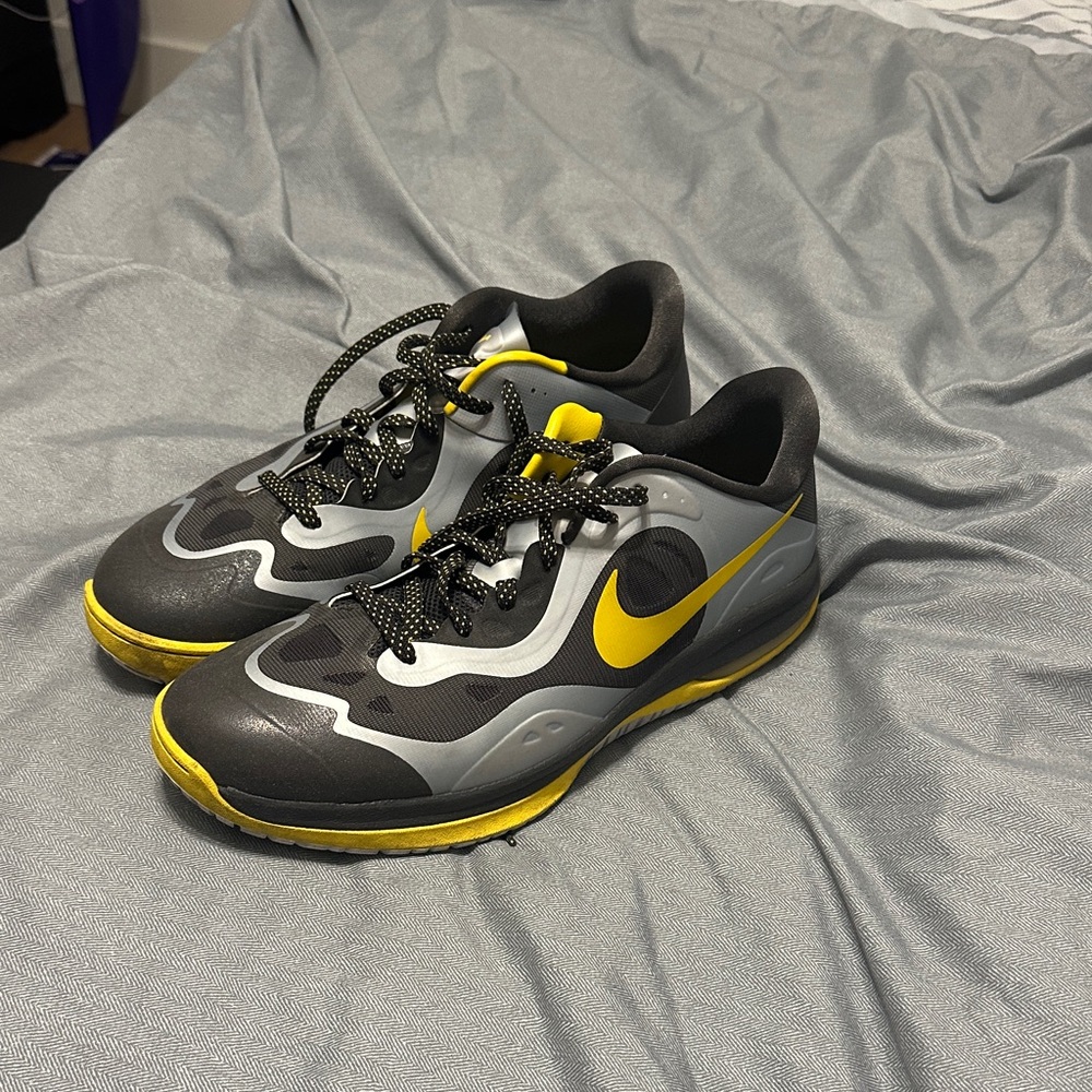 Nike Men's Black and Yellow Athletic Shoes